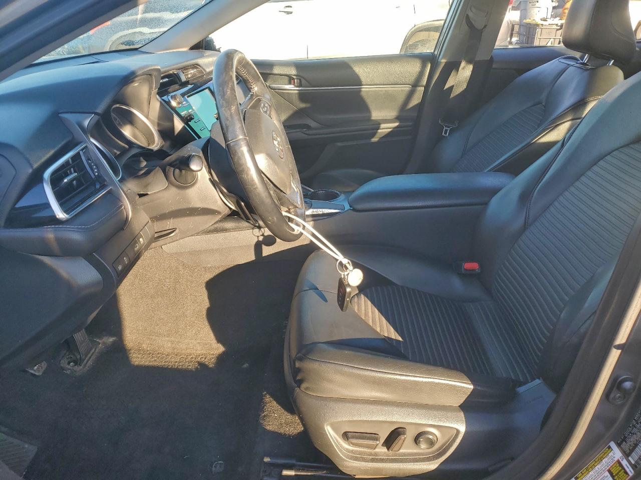 2018 TOYOTA CAMRY SE photo 7