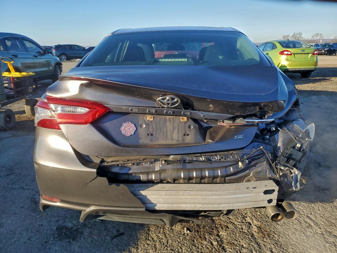 2018 TOYOTA CAMRY SE photo 6