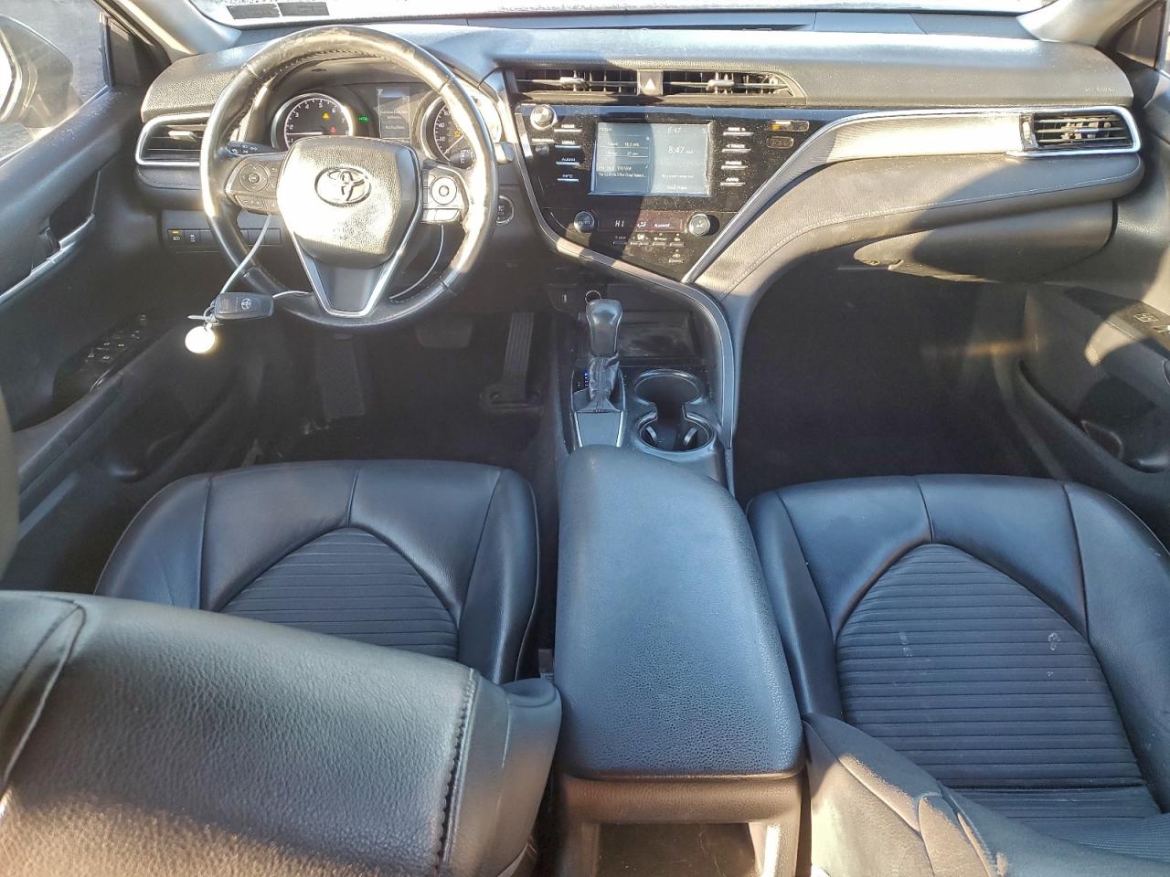 2018 TOYOTA CAMRY SE photo 8