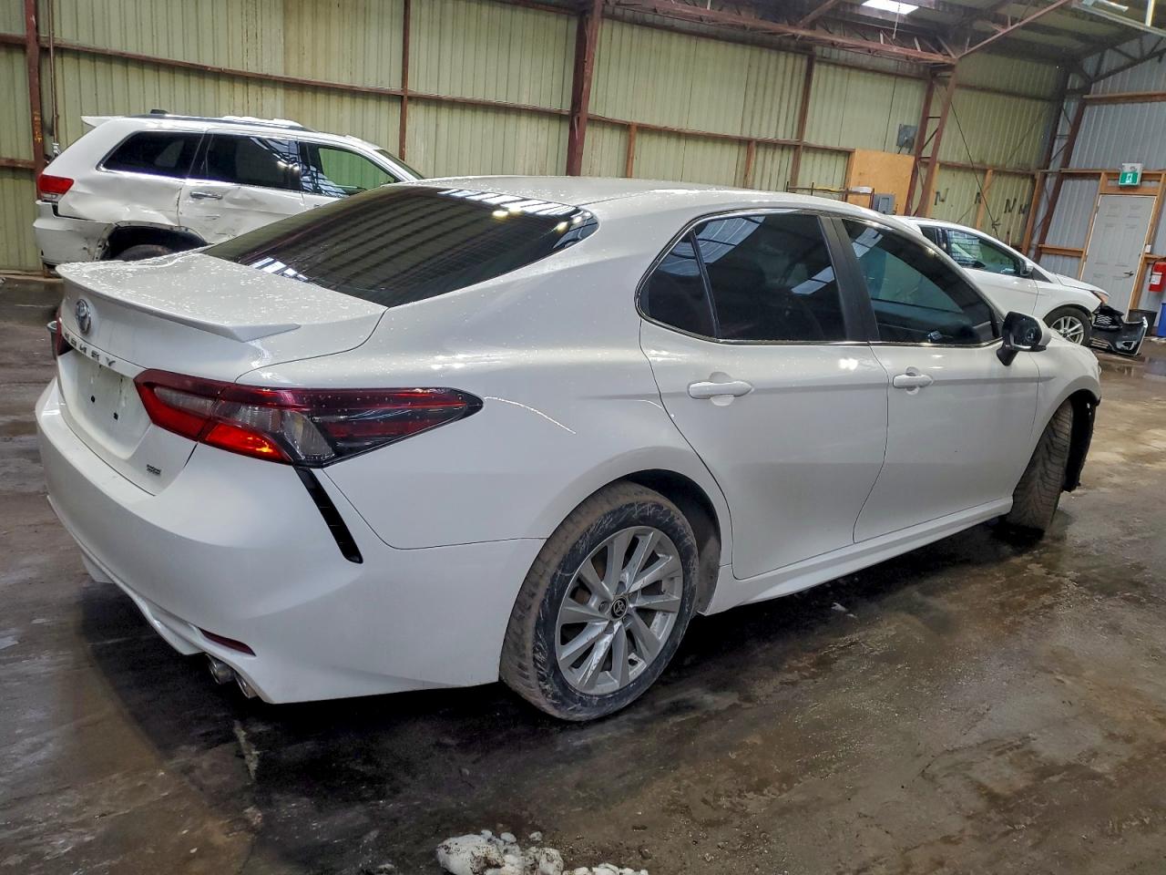 2021 TOYOTA CAMRY SE photo 3