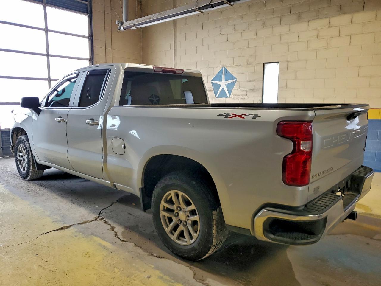 2020 CHEVROLET SILVERADO K1500 LT photo 2