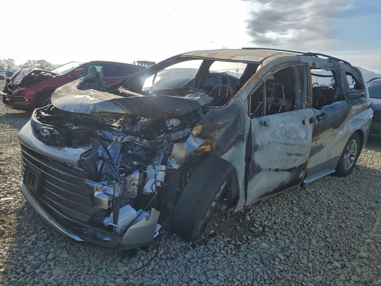 2025 TOYOTA SIENNA