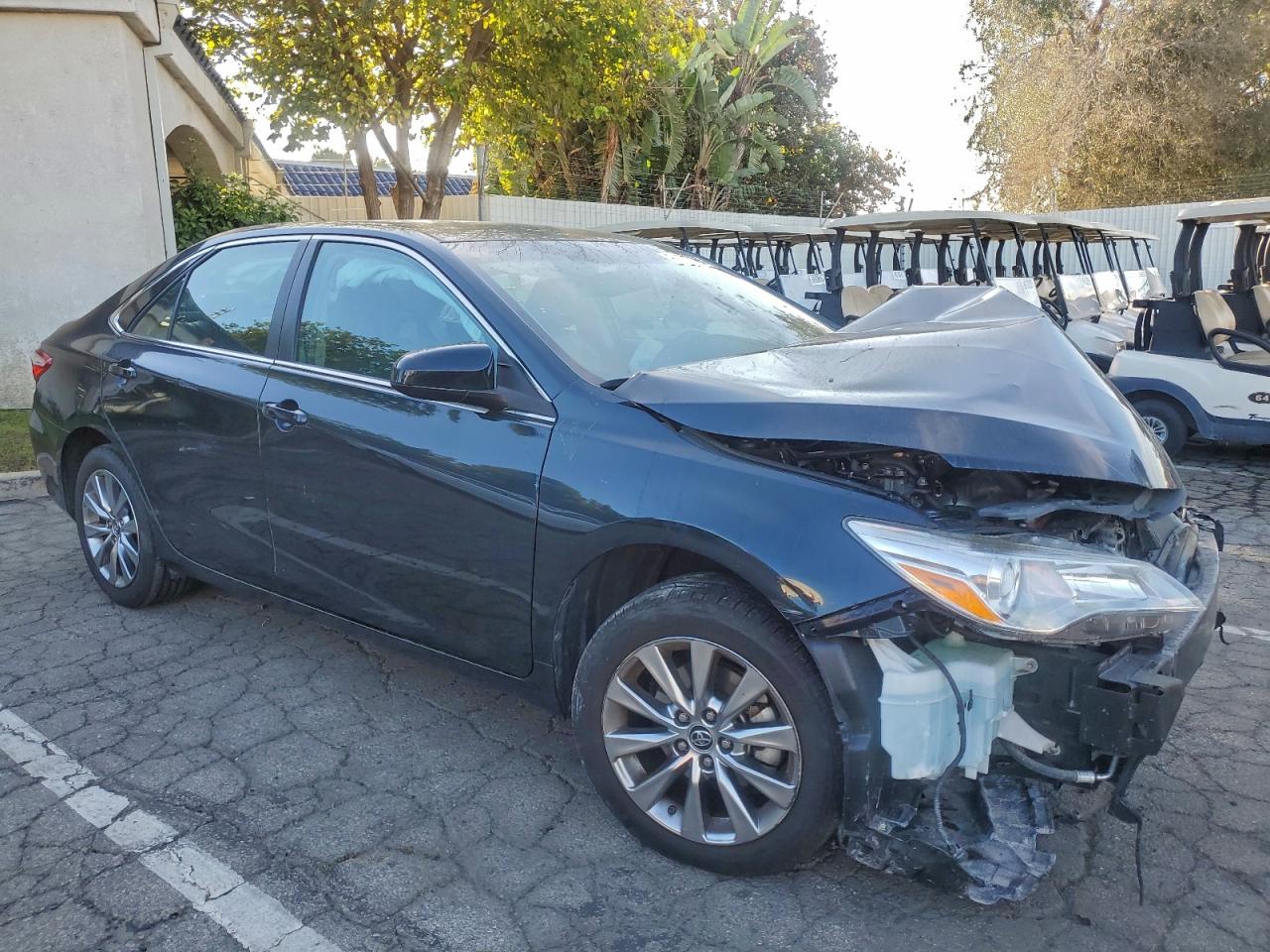 2015 TOYOTA CAMRY LE photo 4