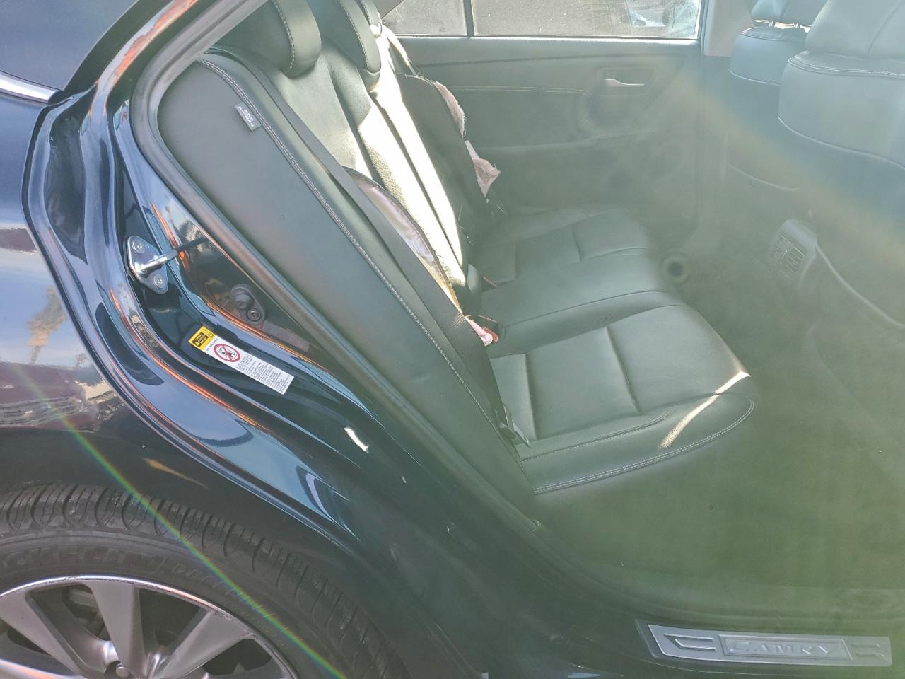 2015 TOYOTA CAMRY LE photo 10
