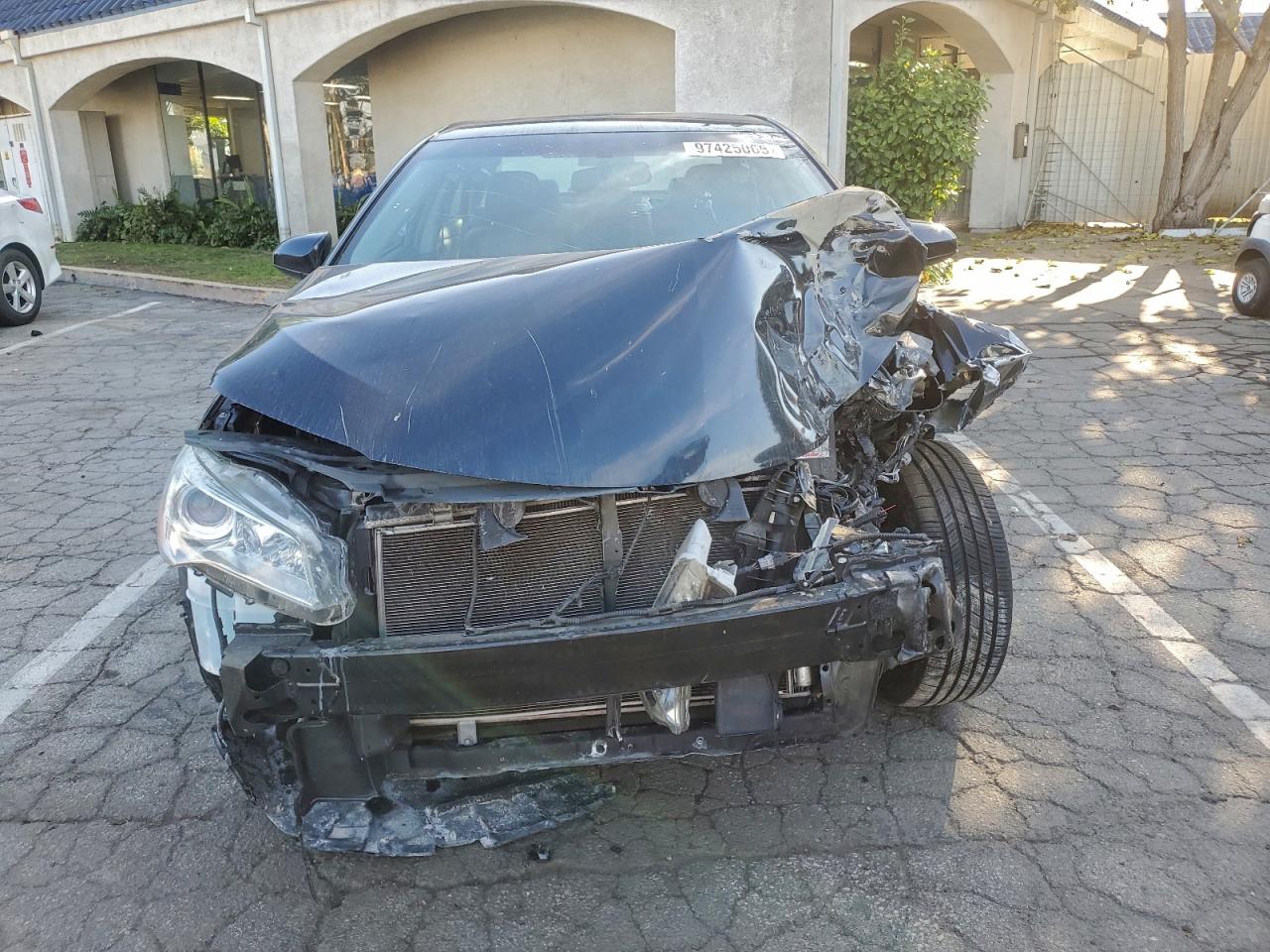 2015 TOYOTA CAMRY LE photo 5