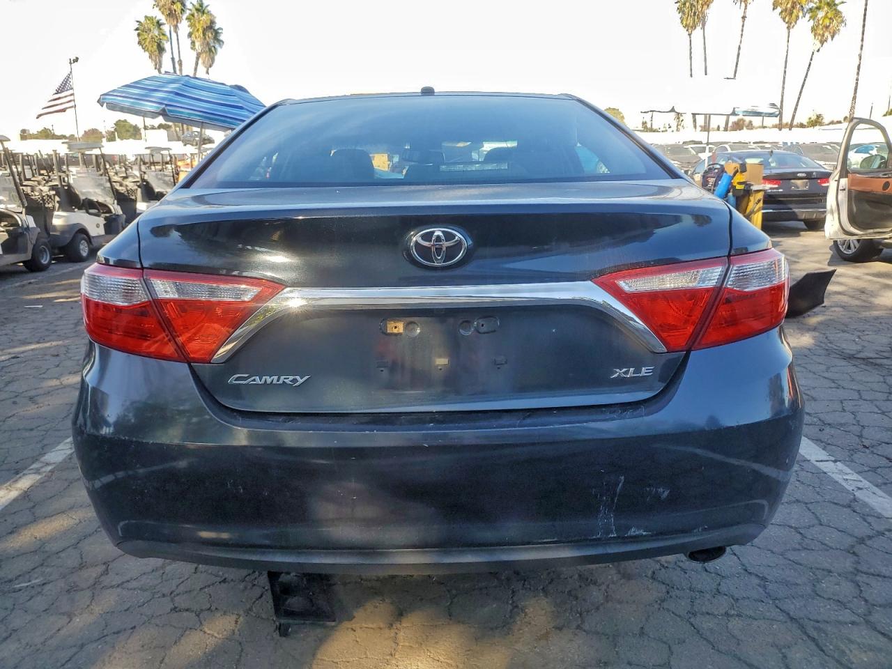 2015 TOYOTA CAMRY LE photo 6