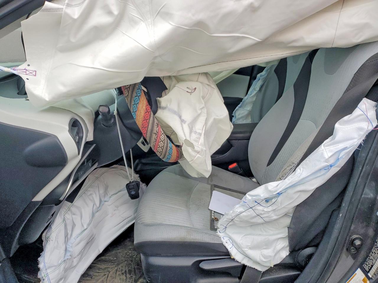 2016 TOYOTA PRIUS photo 13