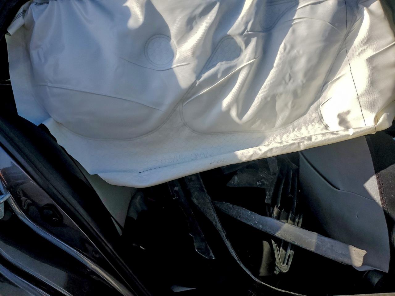 2016 TOYOTA PRIUS photo 19