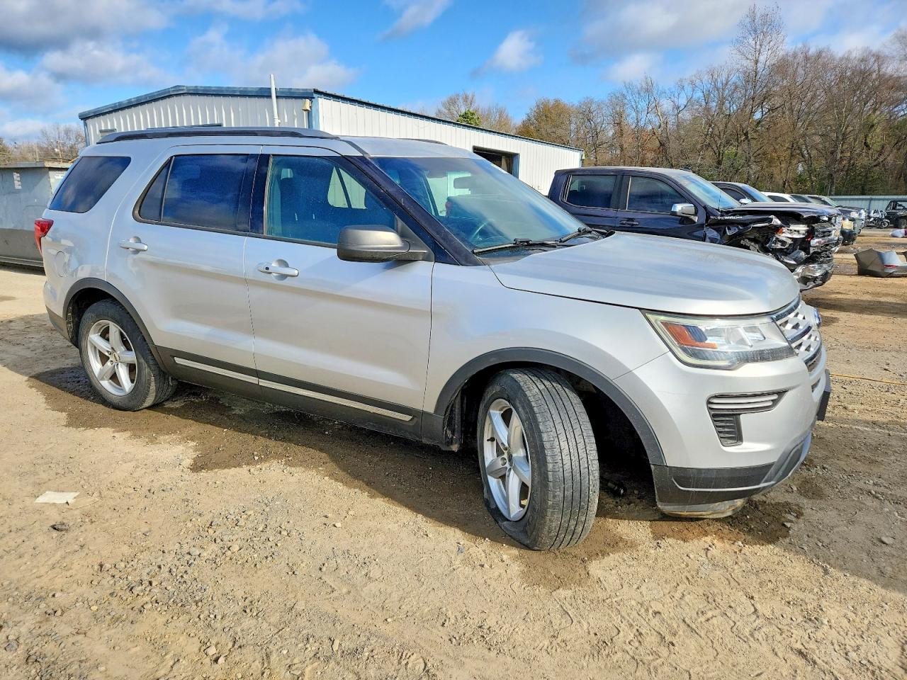 2018 FORD EXPLORER XLT photo 4
