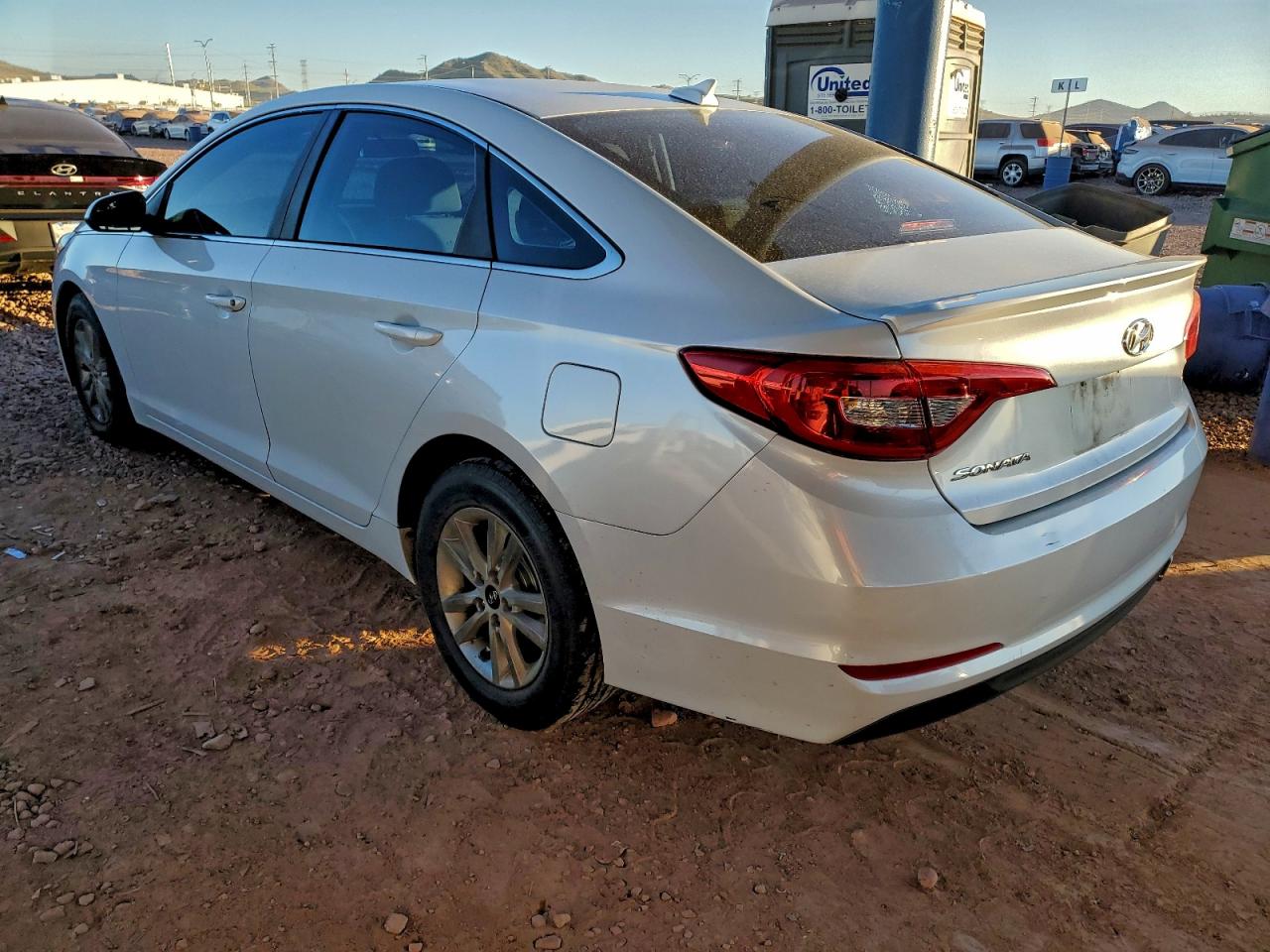 2015 HYUNDAI SONATA SE photo 2
