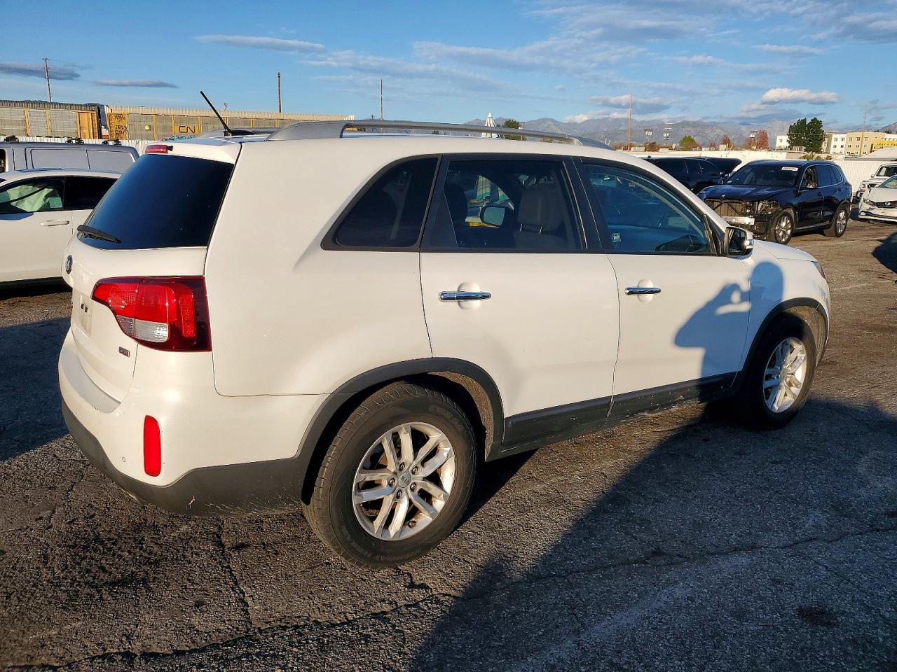 2014 KIA SORENTO LX photo 3