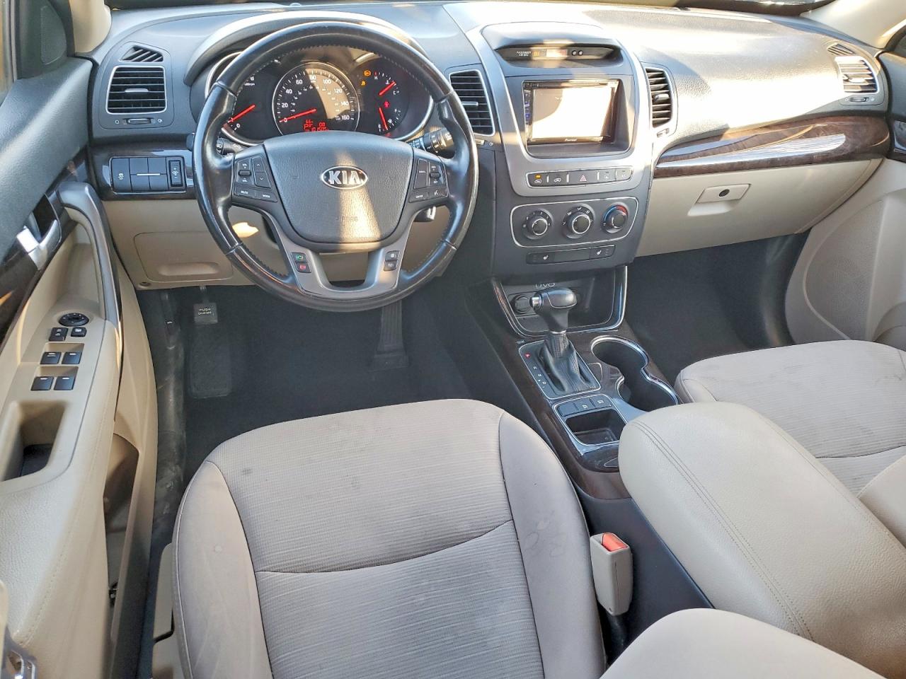 2014 KIA SORENTO LX photo 8
