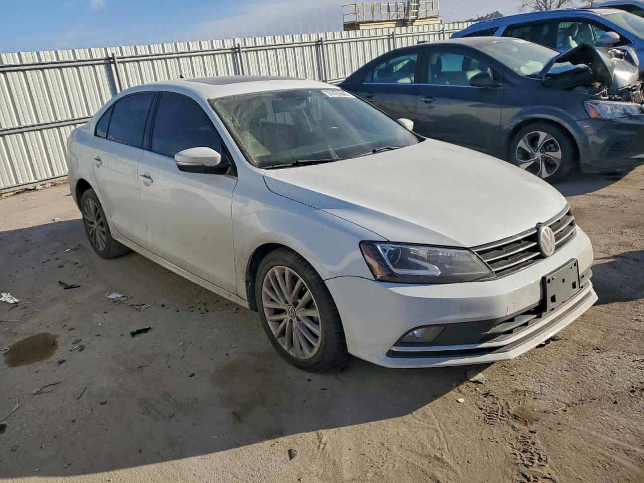 2016 VOLKSWAGEN JETTA SEL photo 4