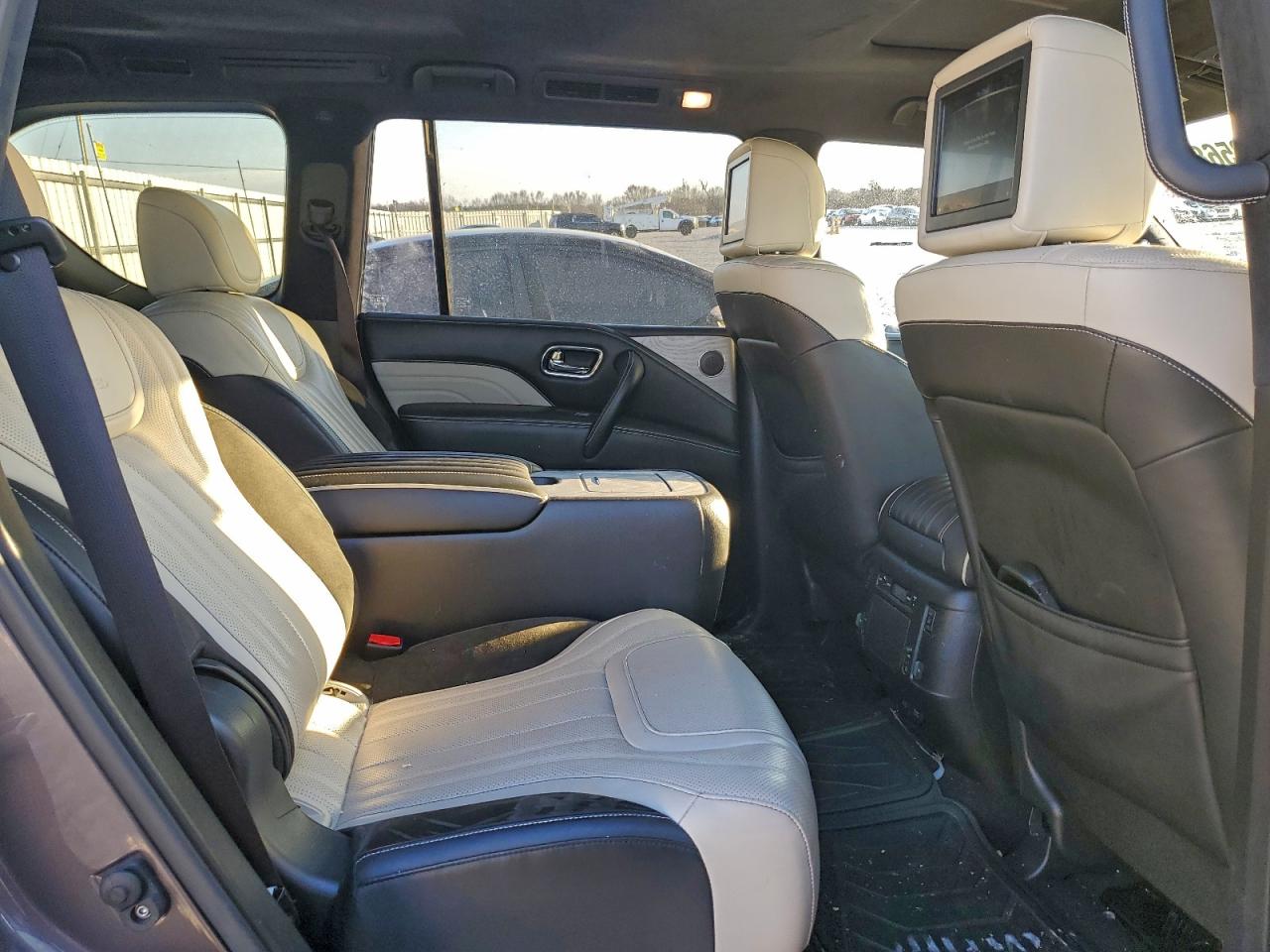 2019 INFINITI QX80 LUXE photo 11
