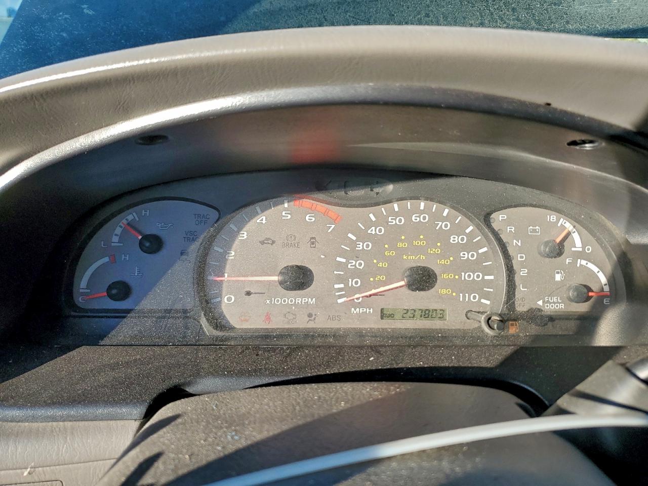 2003 TOYOTA SEQUOIA SR5 photo 9