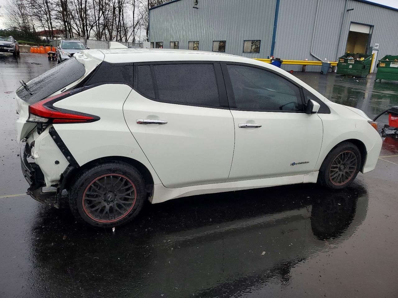 2018 NISSAN LEAF S photo 3