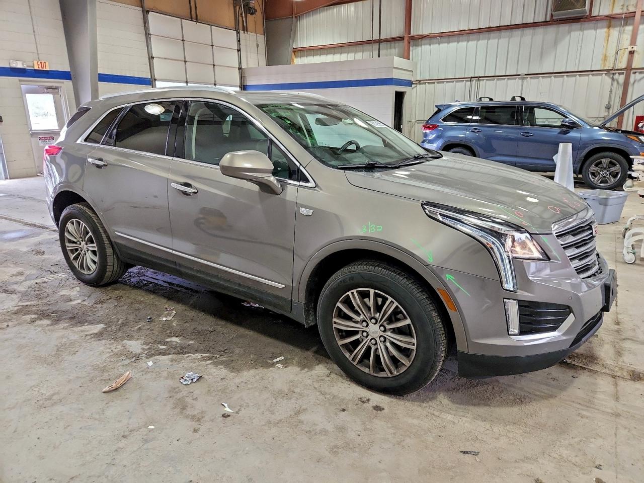 2019 CADILLAC XT5 LUXURY photo 4