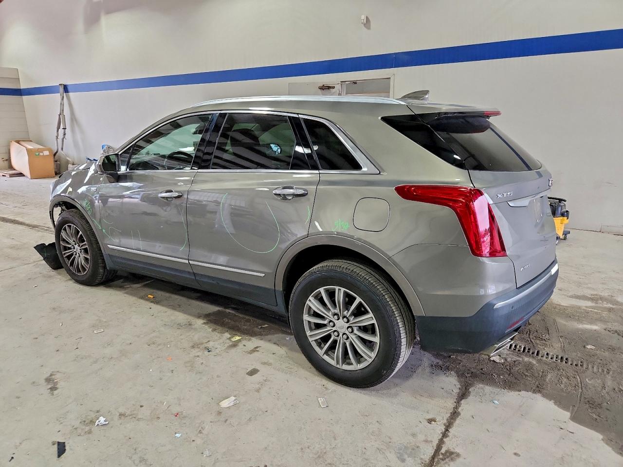 2019 CADILLAC XT5 LUXURY photo 2