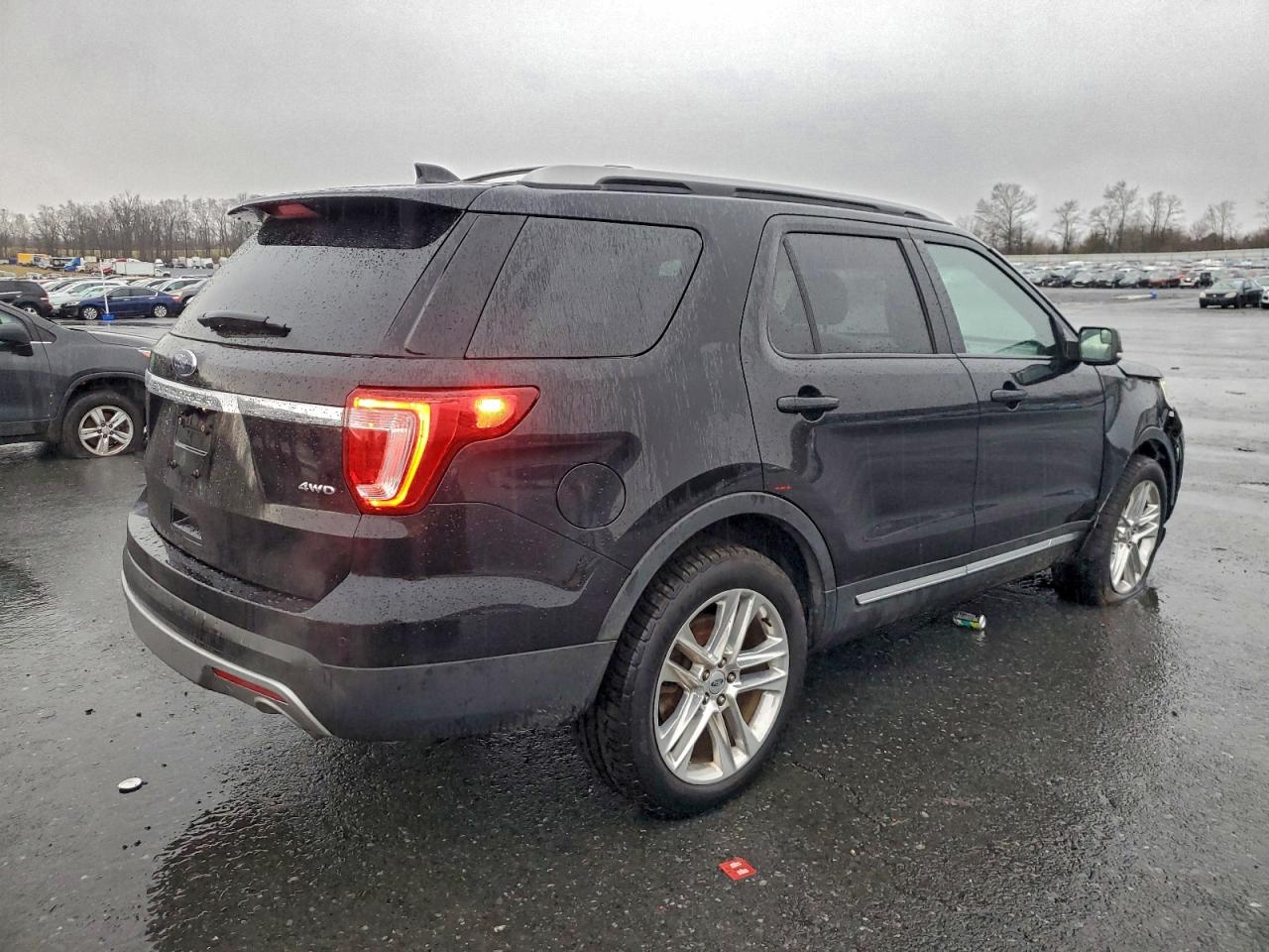 2016 FORD EXPLORER XLT photo 3