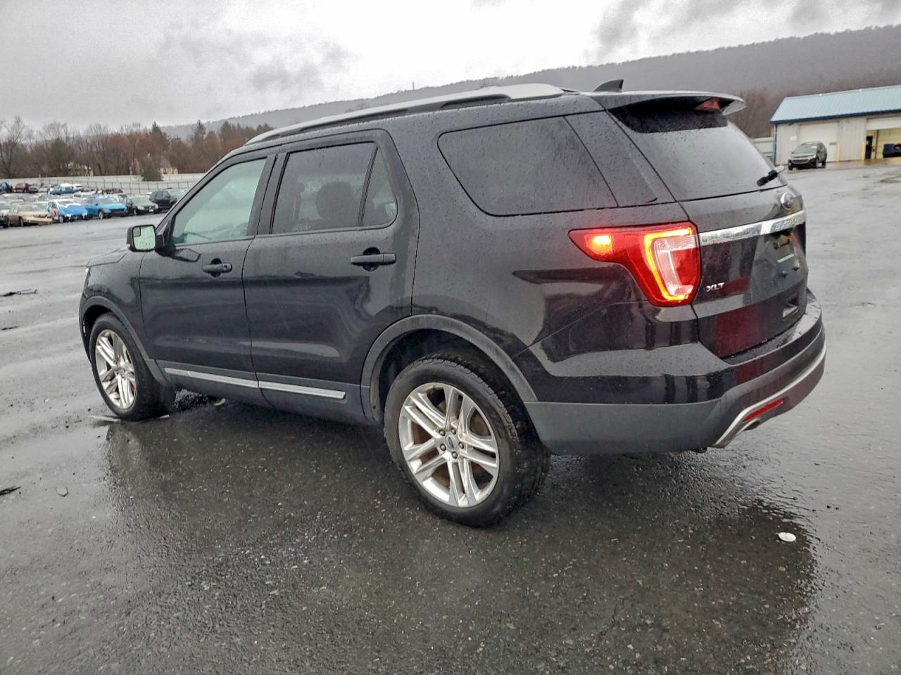 2016 FORD EXPLORER XLT photo 2