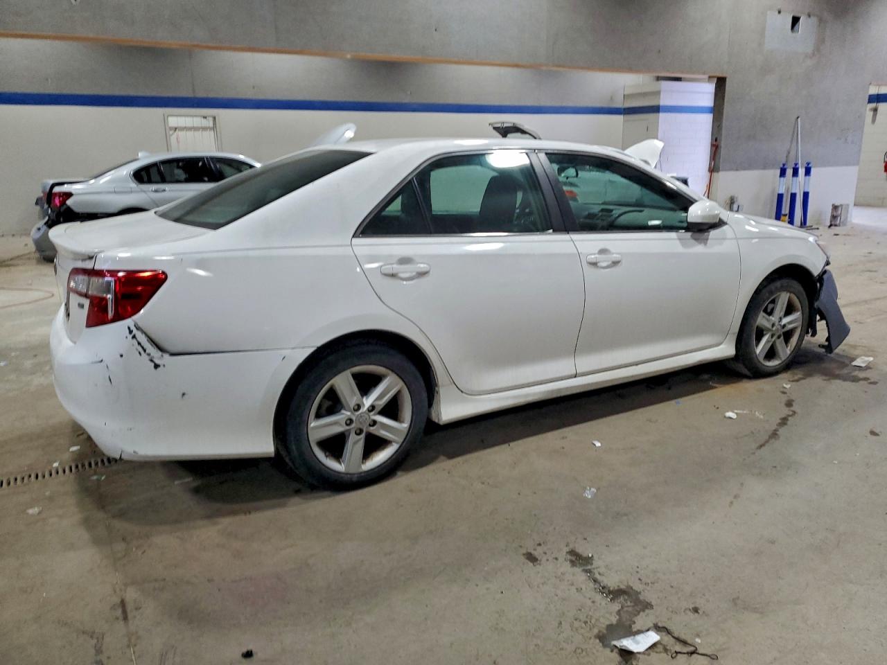 2013 TOYOTA CAMRY L photo 5