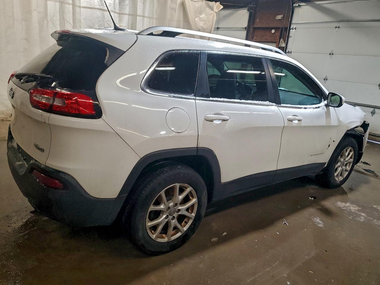 2015 JEEP CHEROKEE LATITUDE photo 3
