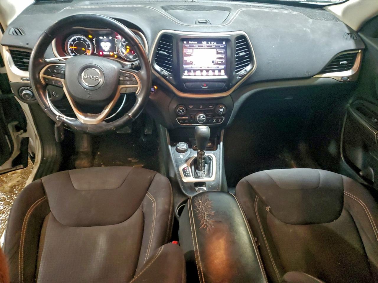 2015 JEEP CHEROKEE LATITUDE photo 8