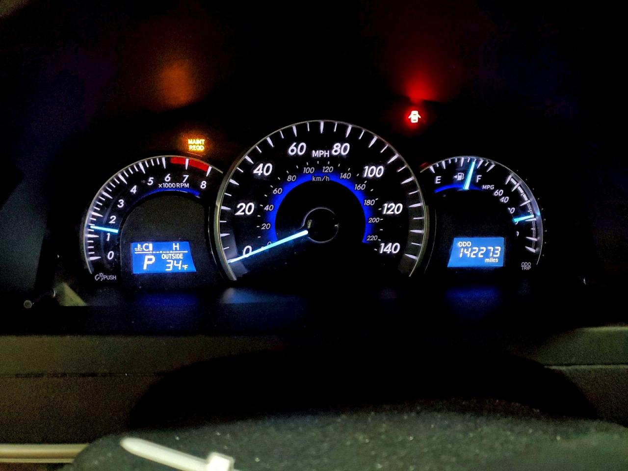 2012 TOYOTA CAMRY XLE photo 9