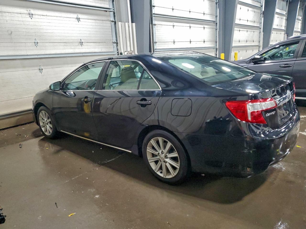 2012 TOYOTA CAMRY XLE photo 2