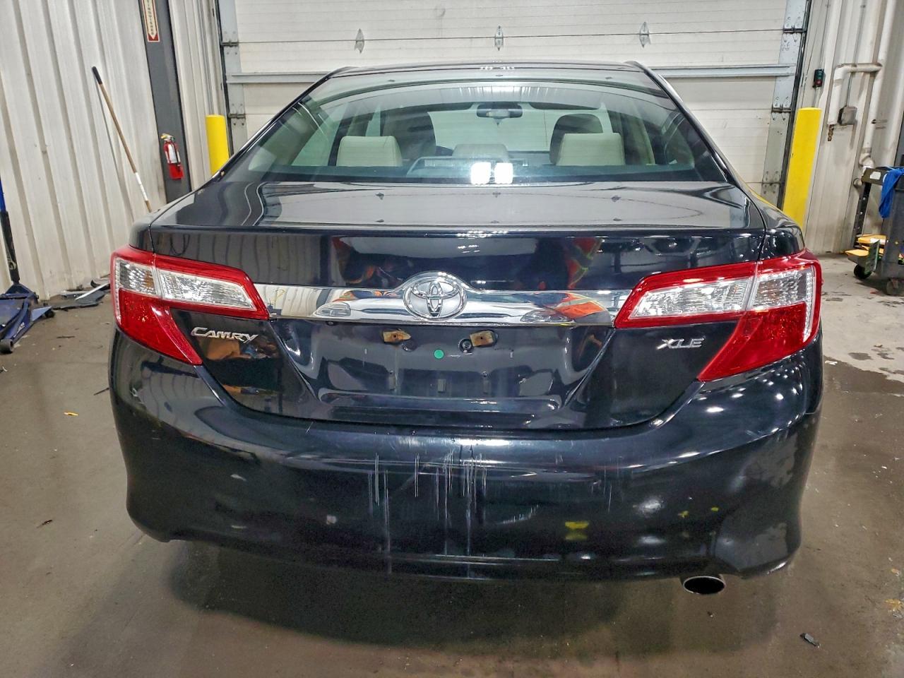 2012 TOYOTA CAMRY XLE photo 6