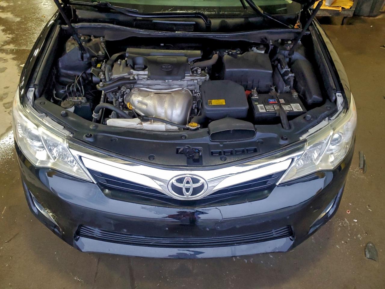 2012 TOYOTA CAMRY XLE photo 11
