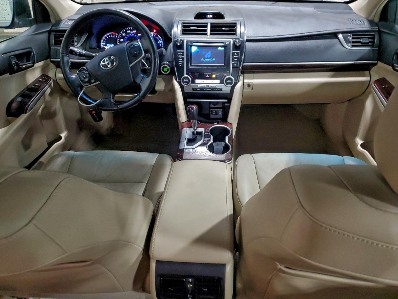 2012 TOYOTA CAMRY XLE photo 8