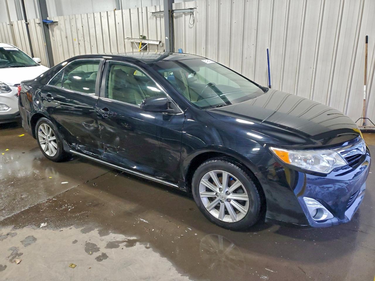 2012 TOYOTA CAMRY XLE photo 4