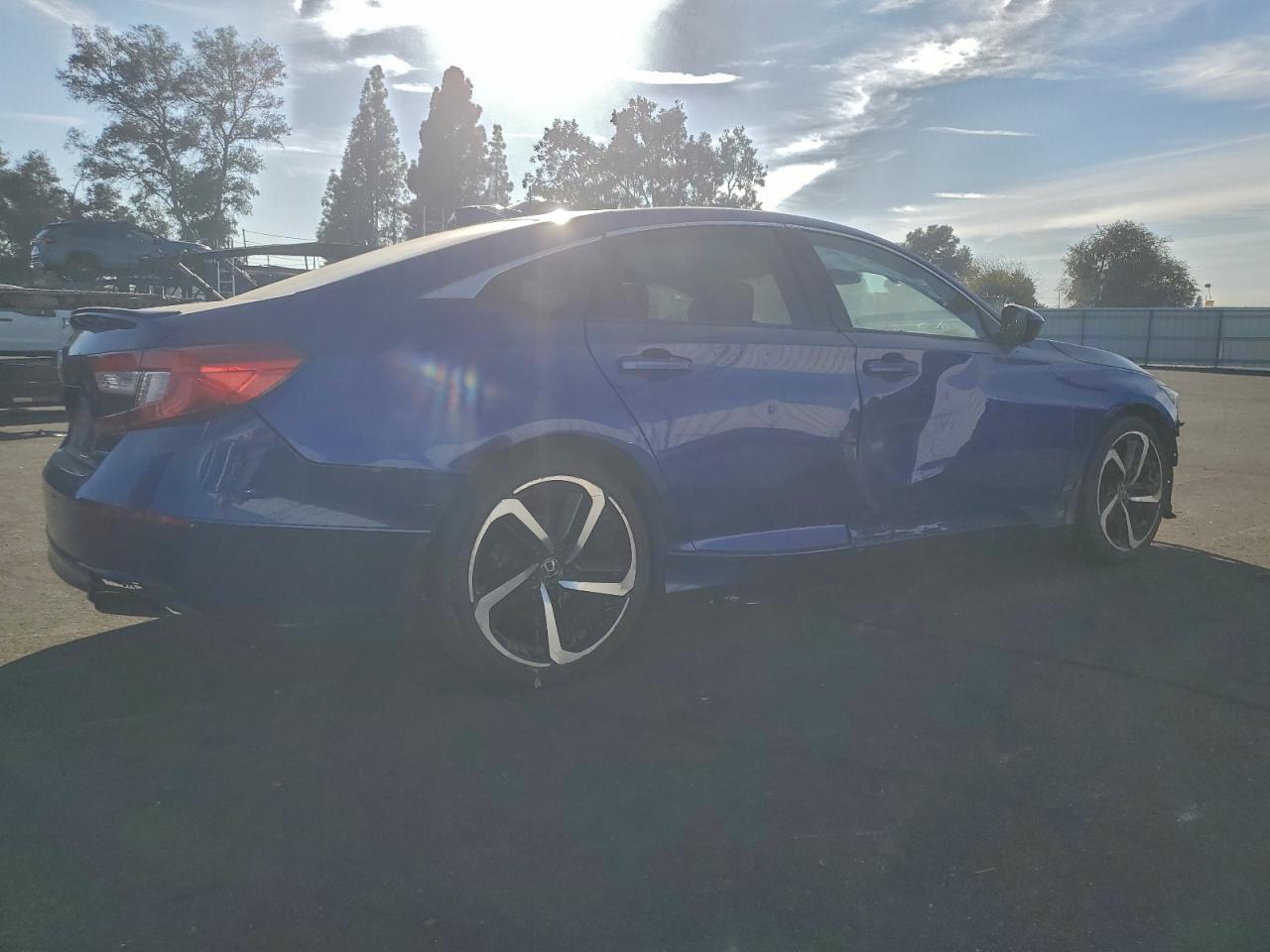 2018 HONDA ACCORD SPORT photo 3