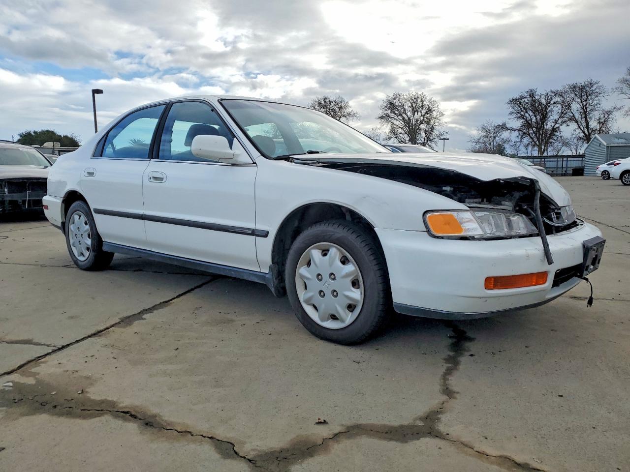 1997 HONDA ACCORD LX photo 4