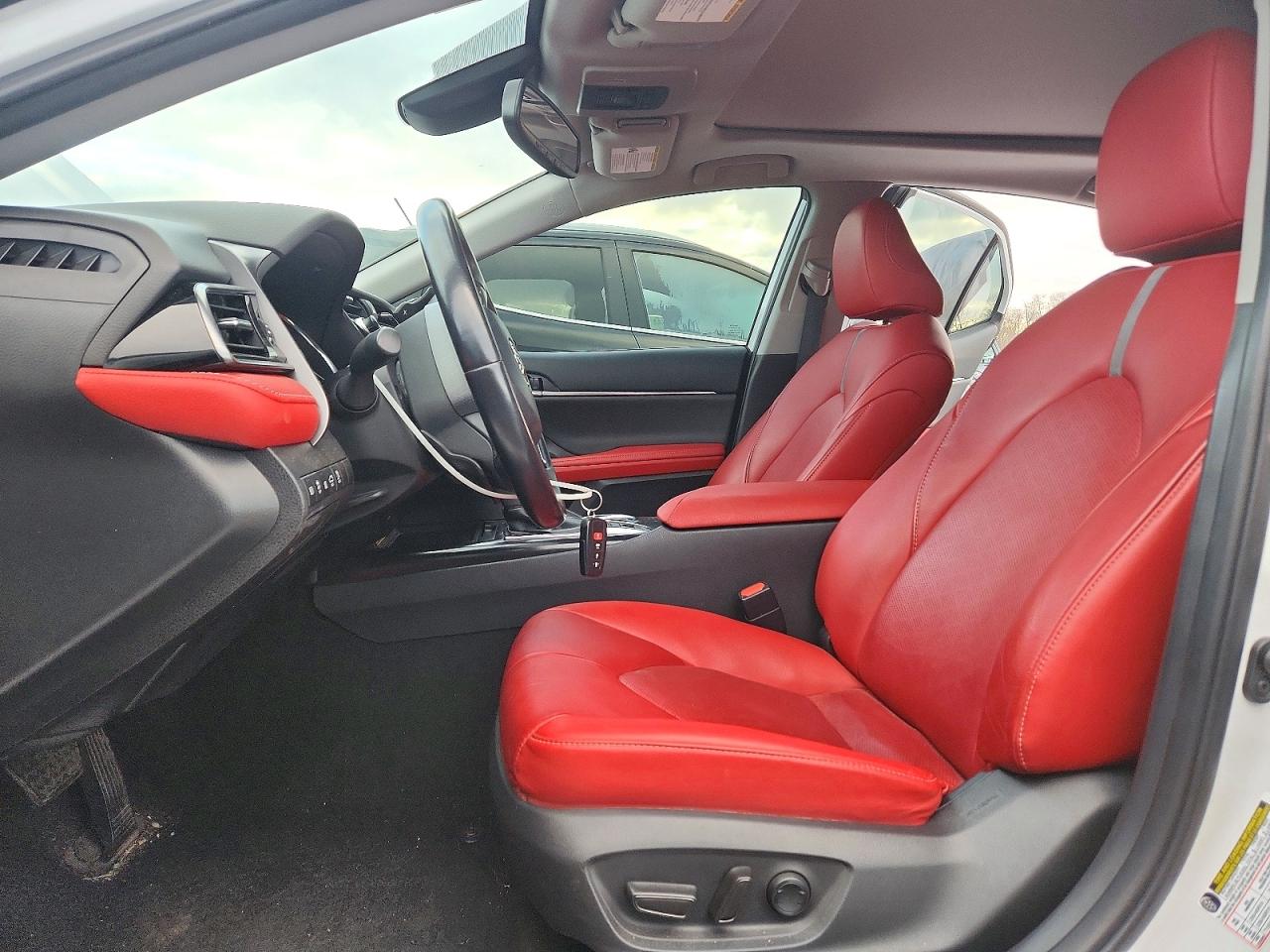 2019 TOYOTA CAMRY XSE photo 7