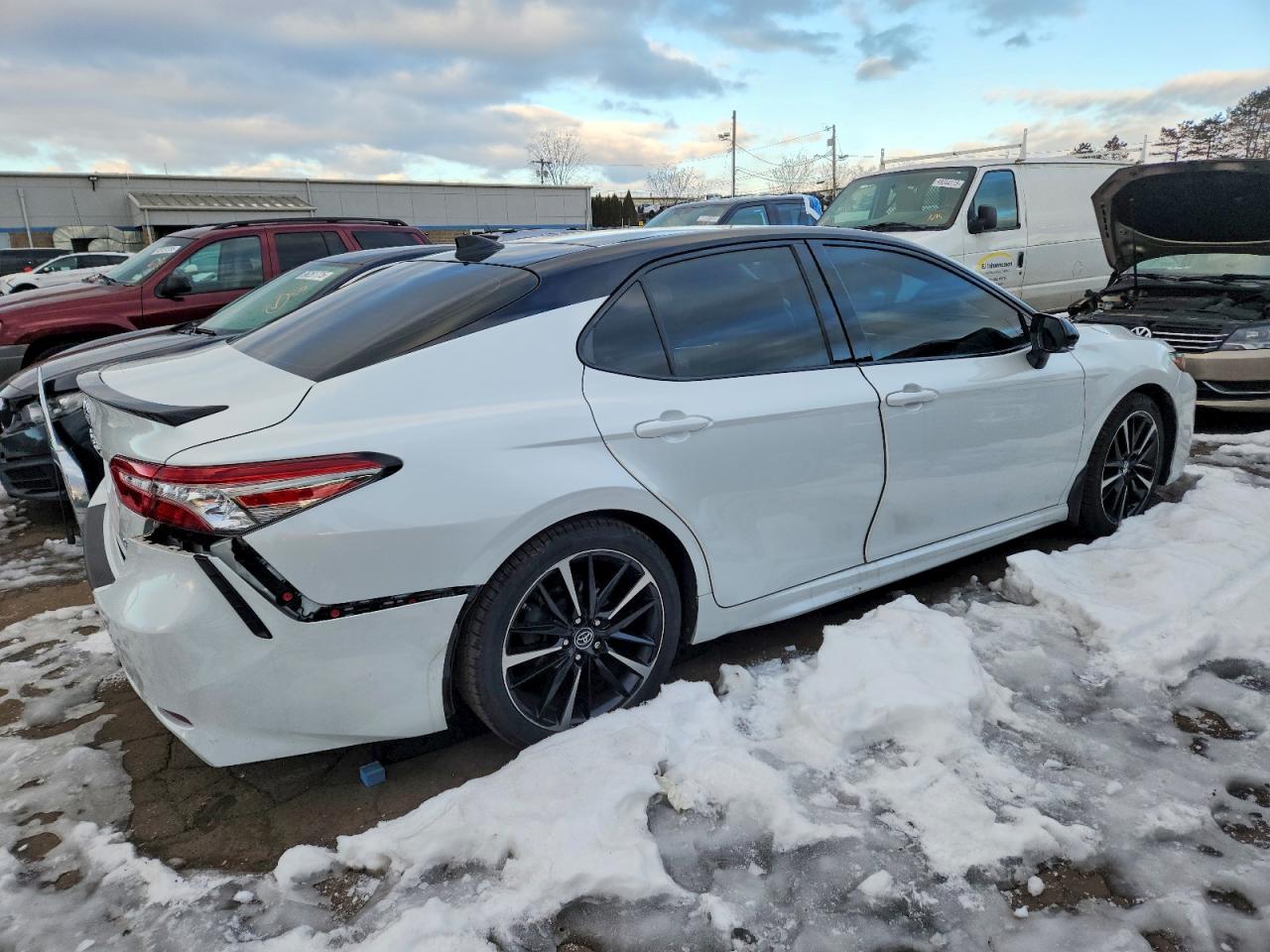2019 TOYOTA CAMRY XSE photo 3