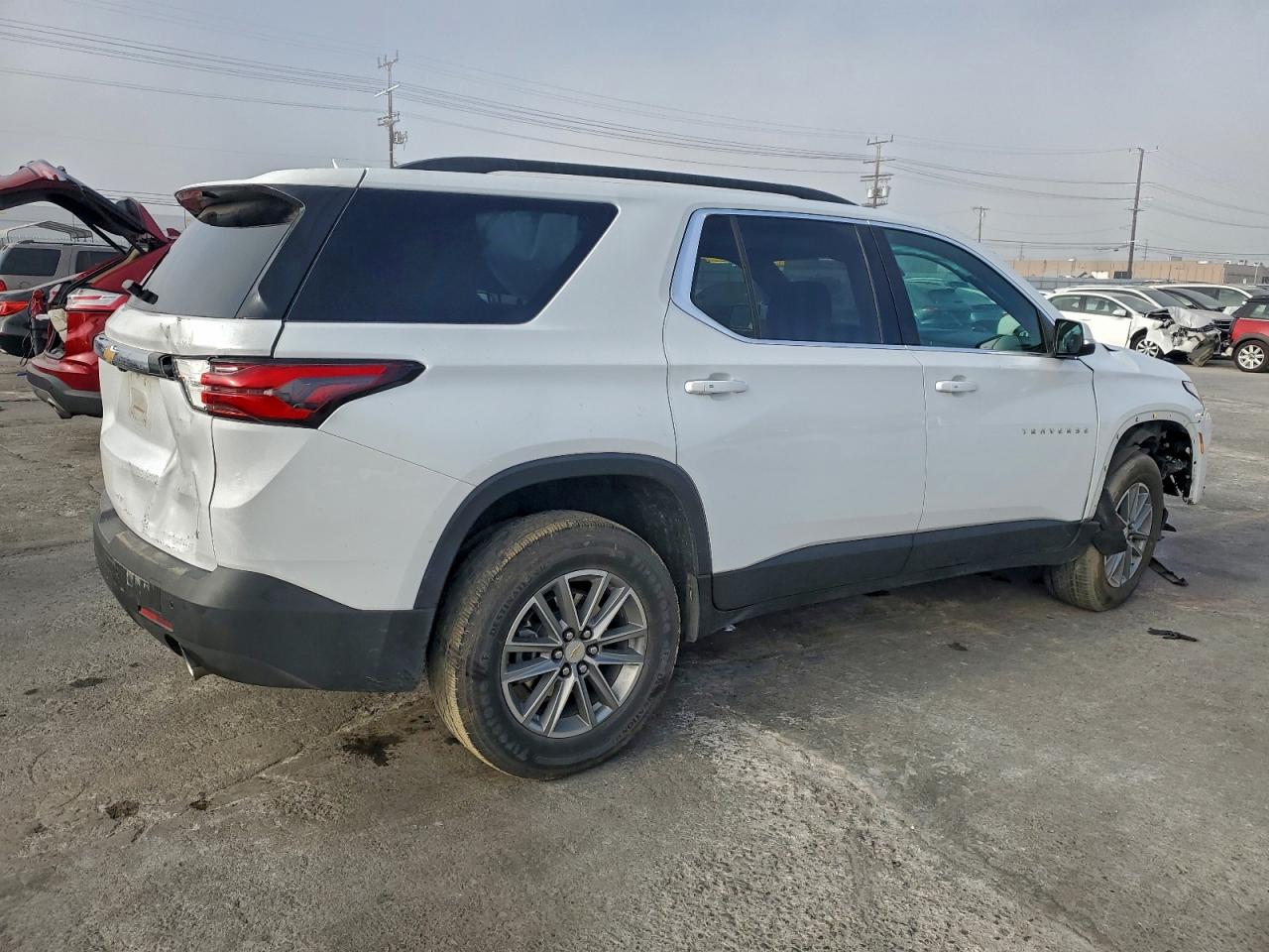 2023 CHEVROLET TRAVERSE LT photo 3