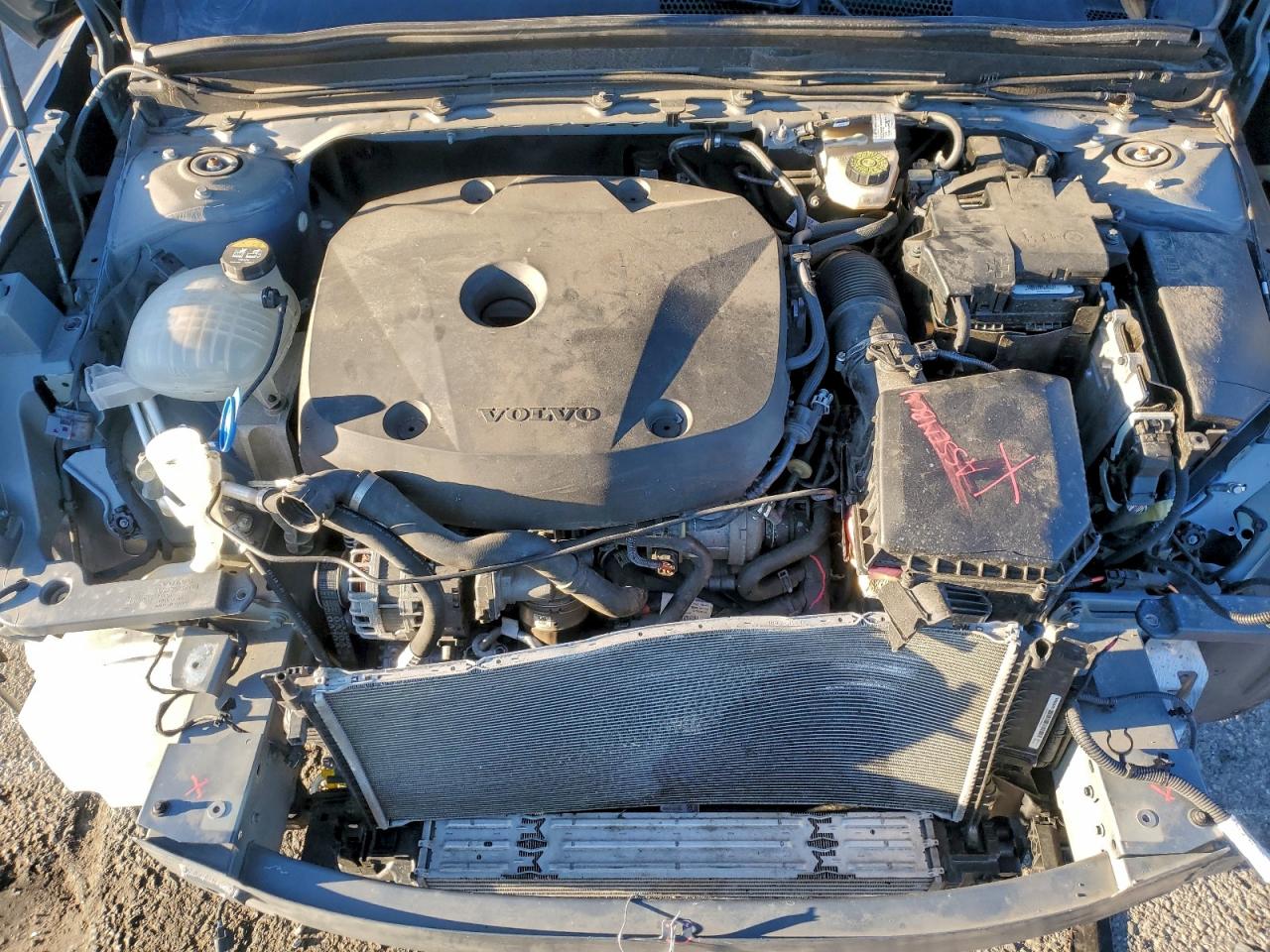 2022 VOLVO XC40 T5 MOMENTUM photo 12