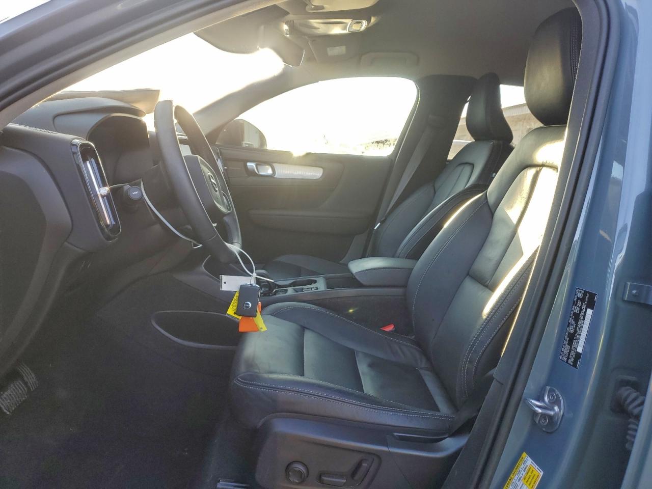 2022 VOLVO XC40 T5 MOMENTUM photo 7