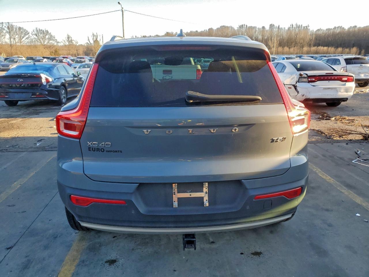 2022 VOLVO XC40 T5 MOMENTUM photo 6
