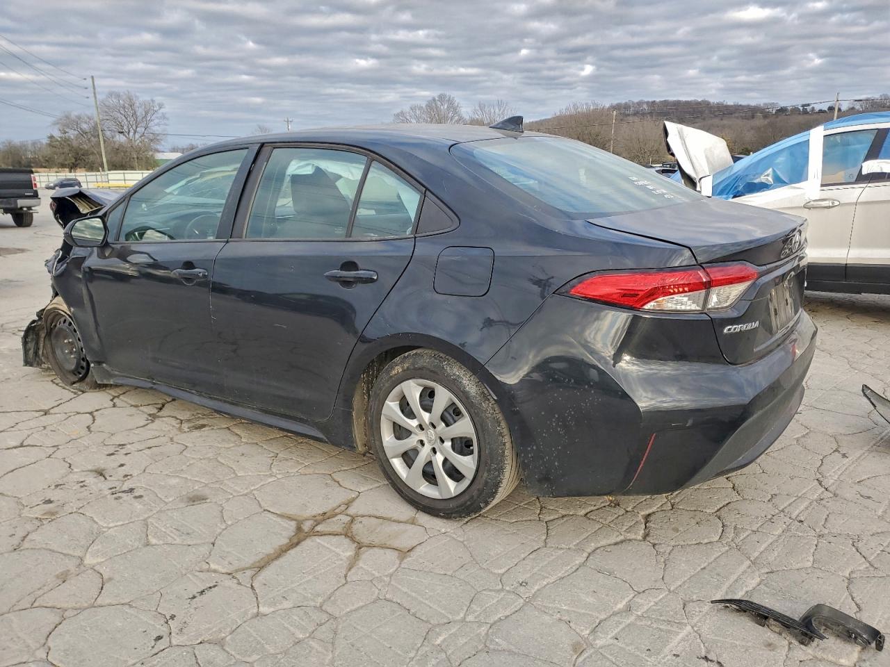 2021 TOYOTA COROLLA LE photo 2