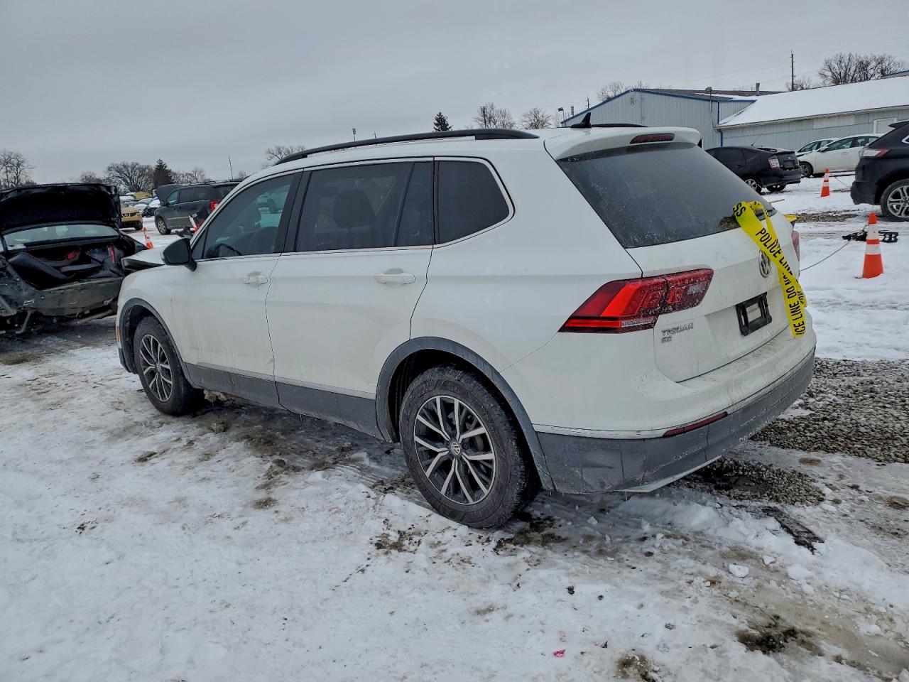 2021 VOLKSWAGEN TIGUAN SE photo 2