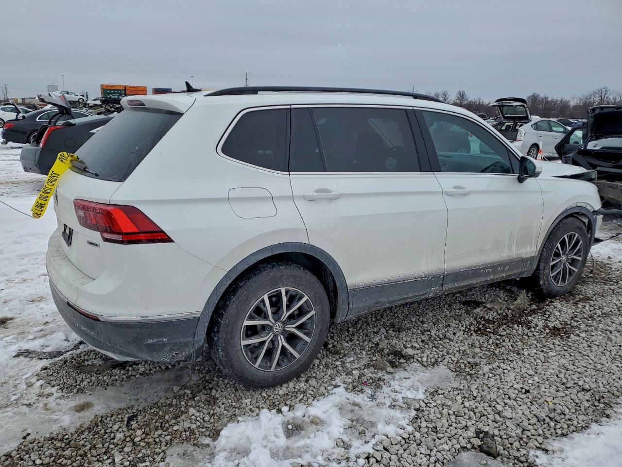 2021 VOLKSWAGEN TIGUAN SE photo 3