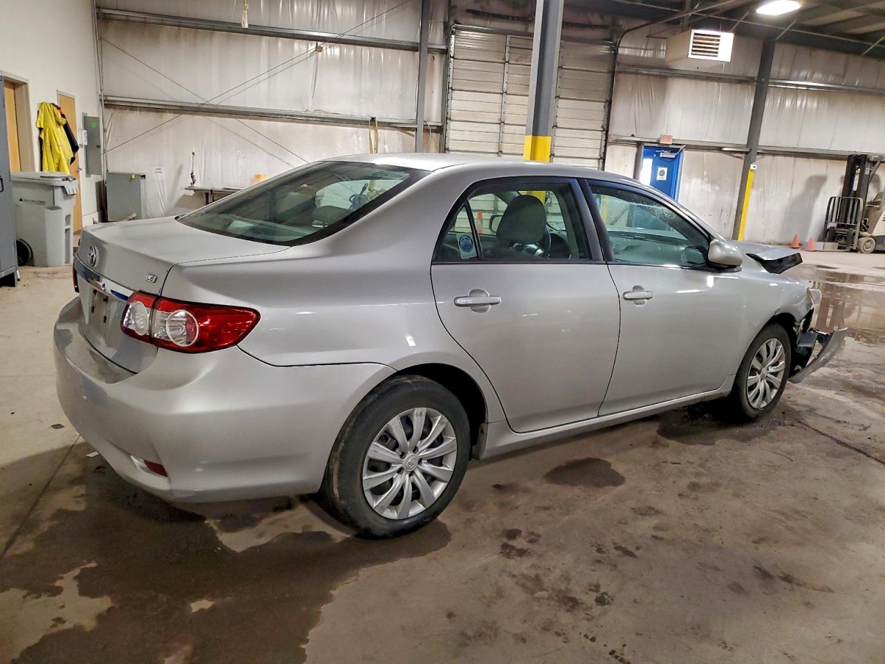 2013 TOYOTA COROLLA BASE photo 3