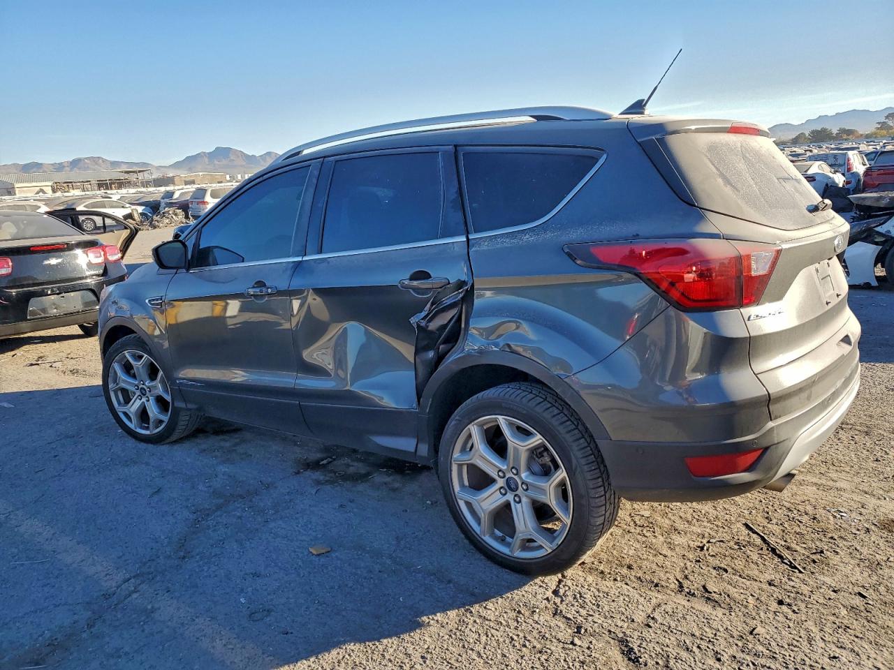 2019 FORD ESCAPE TITANIUM photo 2