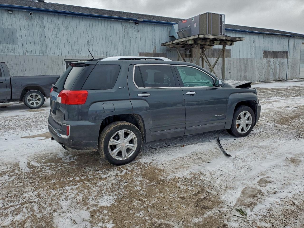 2017 GMC TERRAIN SLT photo 3