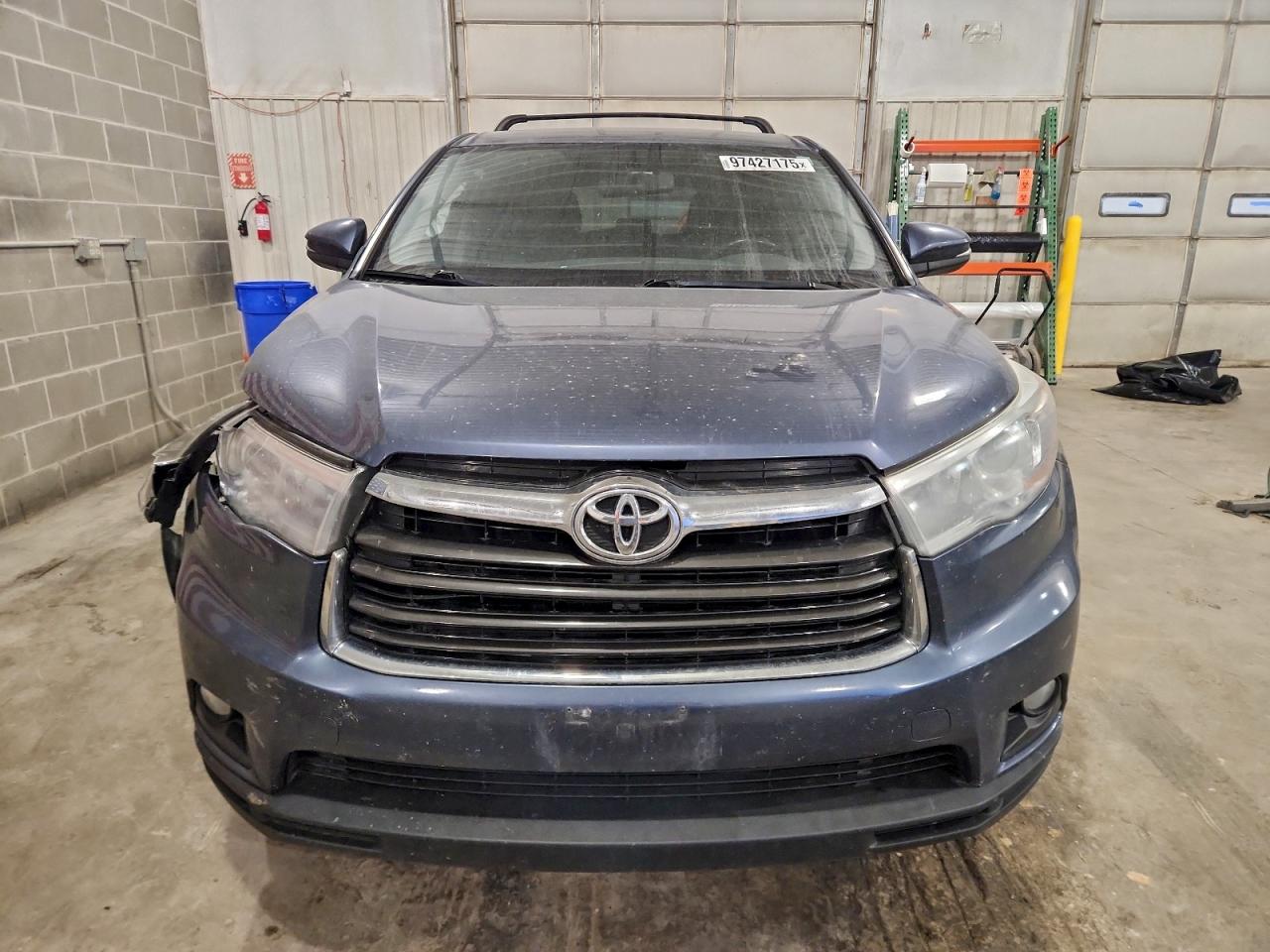 2016 TOYOTA HIGHLANDER LE photo 5