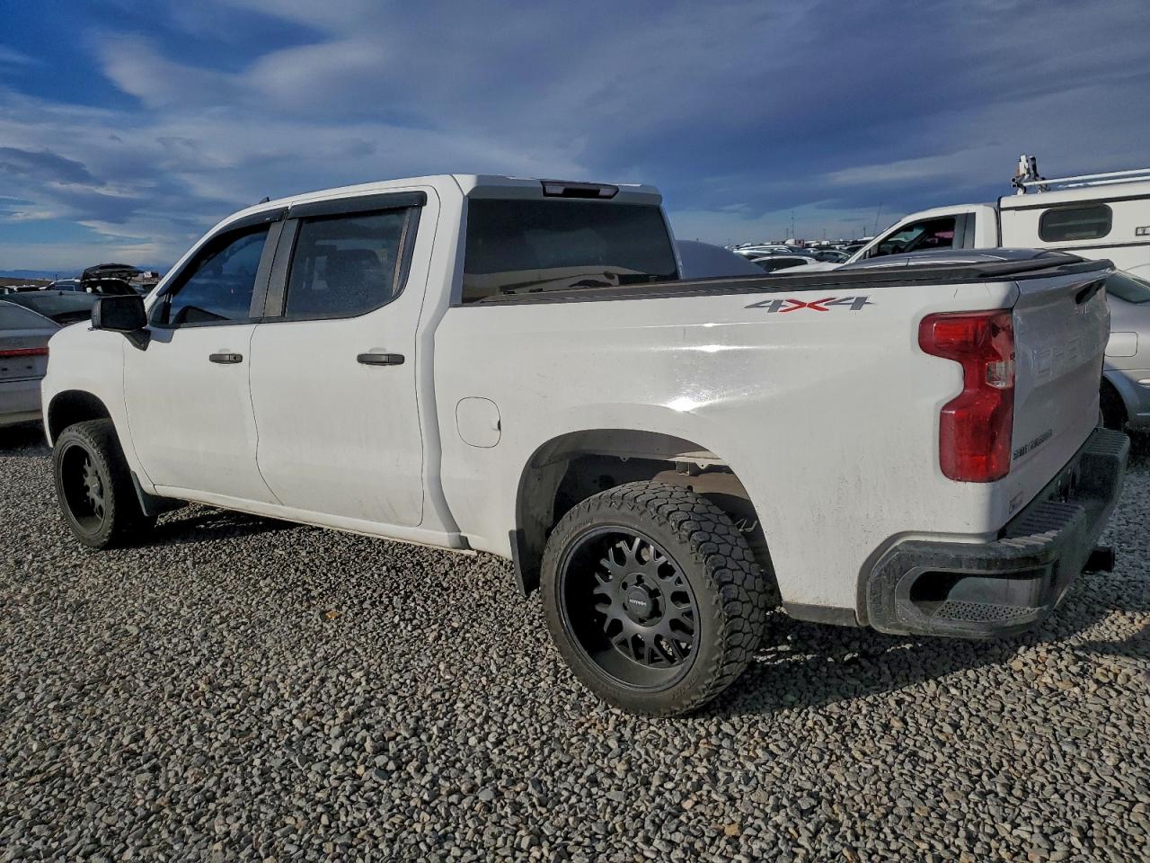2020 CHEVROLET SILVERADO K1500 photo 2