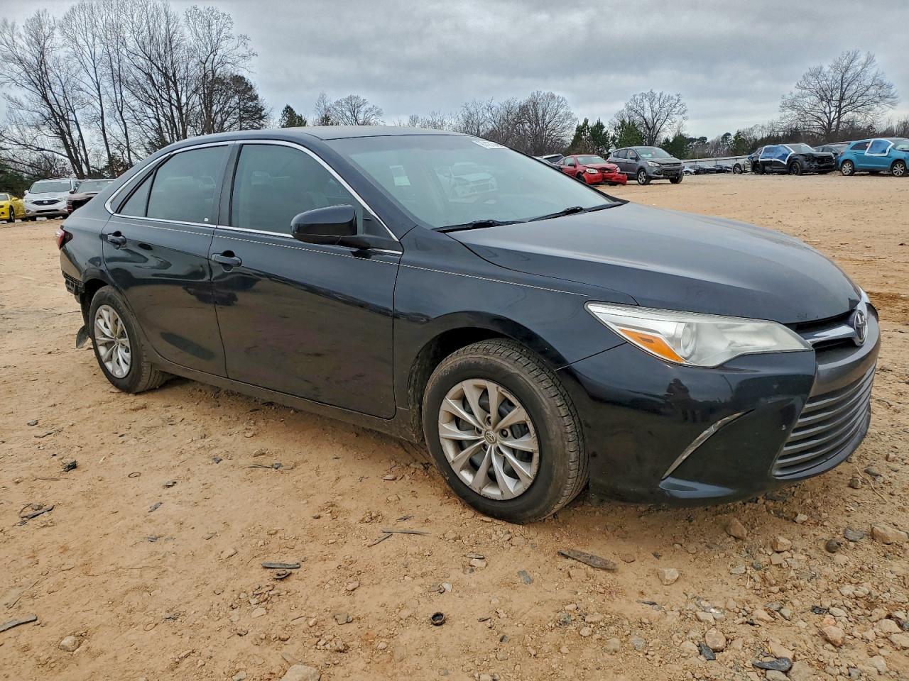 2017 TOYOTA CAMRY LE photo 4